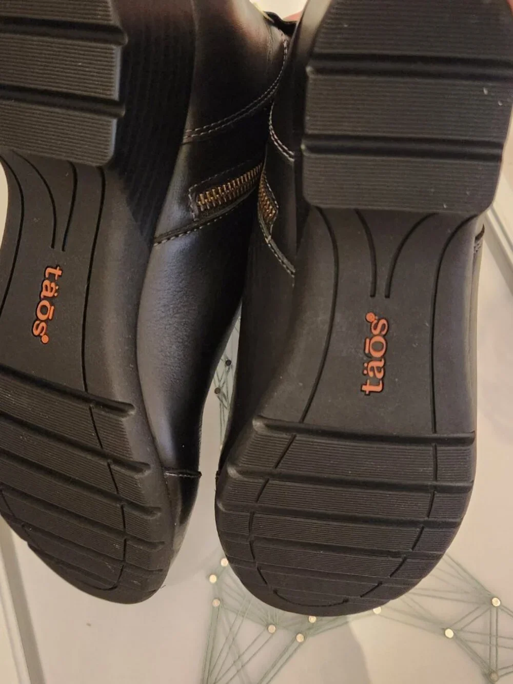 TAOS Black Leather 